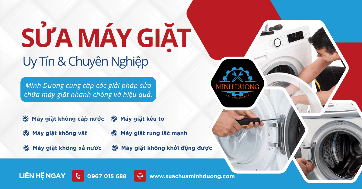 Thợ kỹ thuật Minh Dương đang kiểm tra và sửa chữa máy giặt tại nhà khách hàng