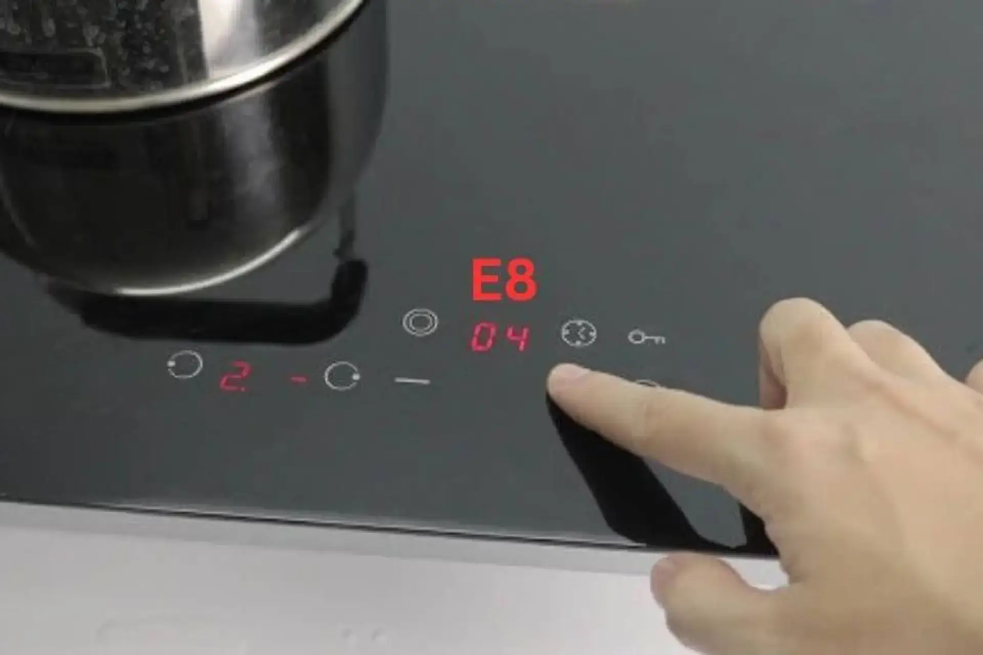 Bếp Từ Báo Lỗi E8: Lỗi Giao Tiếp Bo Khiển Và Bo Công Suất – Cách Xử Lý