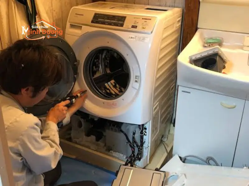 Đội thợ sửa máy giặt tại Đống Đa tay nghề cao, trang bị đồ nghề hiện đại.