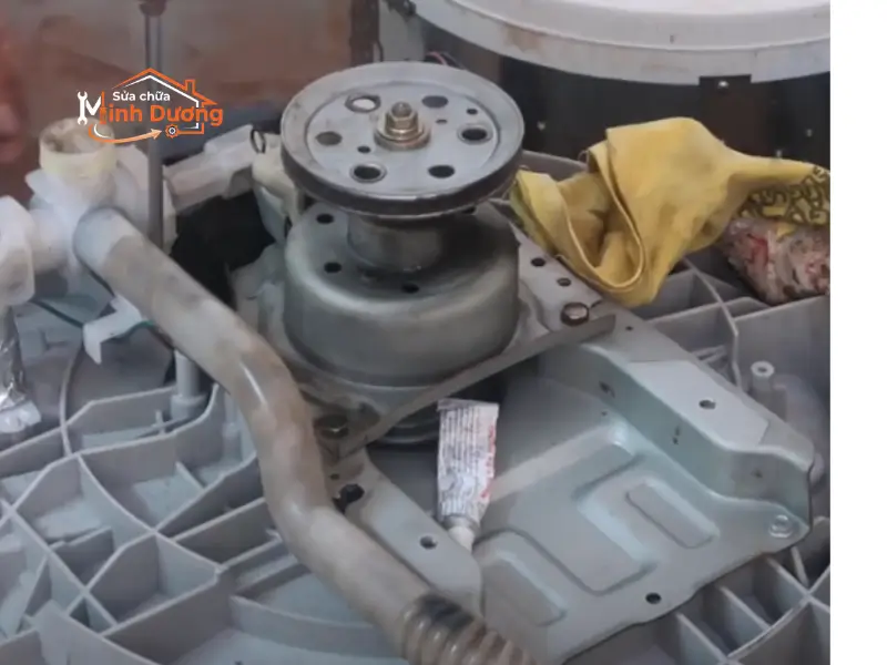 Thay hộp số ly hợp máy giặt Toshiba chống kêu to