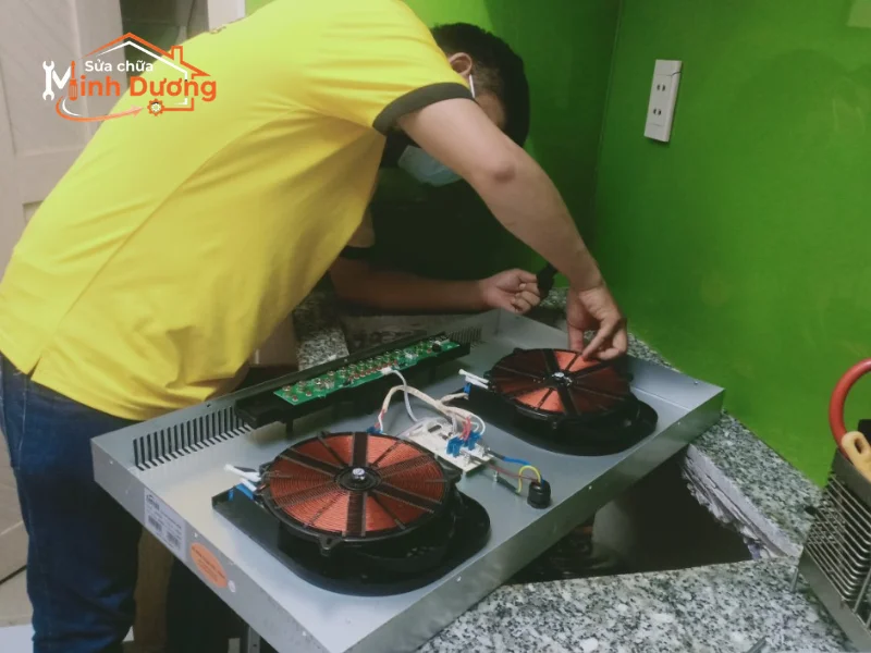 Thợ sửa bếp từ tại thanh xuân tiến hành thay mới mặt kính Schott Ceran bị nứt vỡ do sốc nhiệt