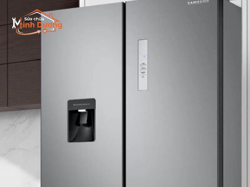 Chuyên gia sửa tủ lạnh đại mỗ hướng dẫn khách hàng cách mở khóa Child Lock an toàn trên dòng Hitachi