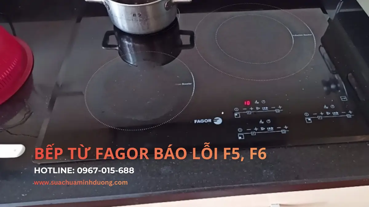 Thợ kỹ thuật đang kiểm tra và xử lý lỗi quá nhiệt F5, F6 trên bếp từ Fagor