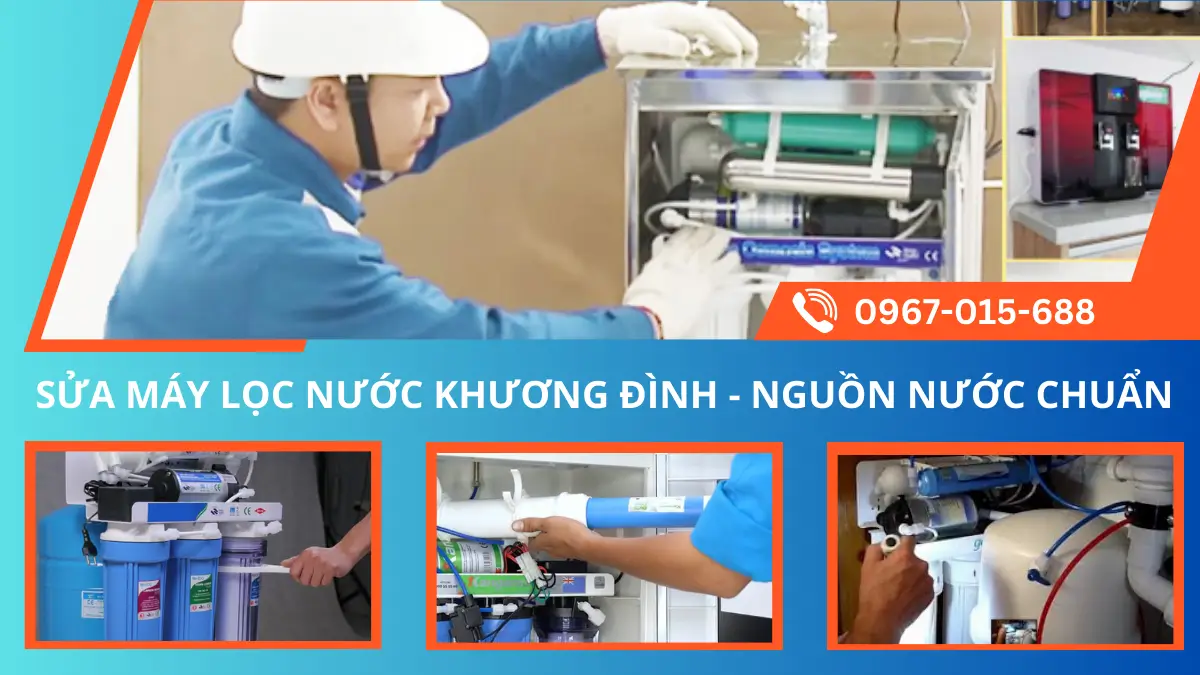 Thợ sửa máy lọc nước tại Khương Đình đang kiểm tra chỉ số nước tinh khiết cho khách hàng