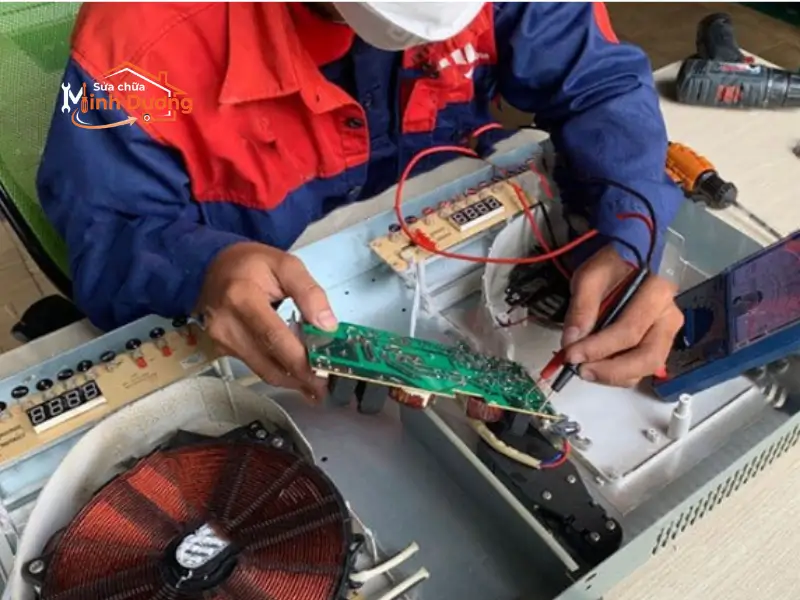 Viết phiếu bảo hành sửa bếp từ tại Royal City rõ ràng