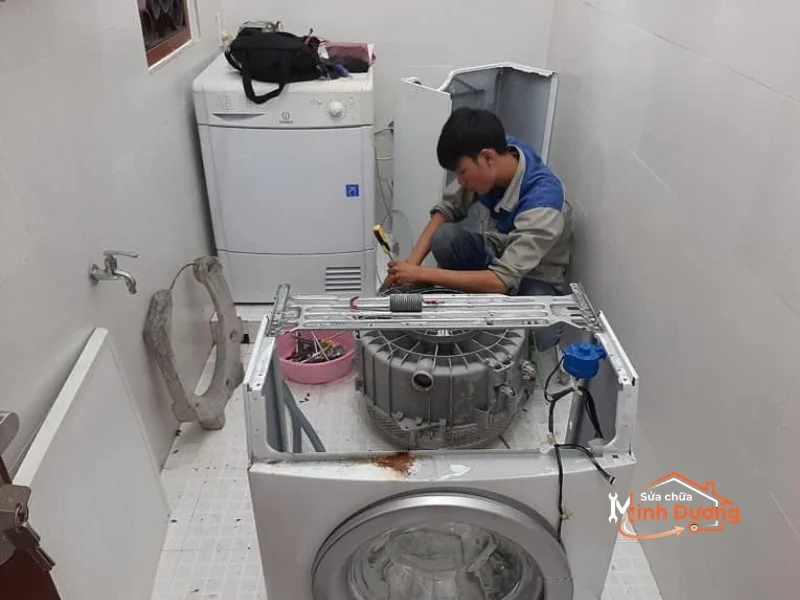 Quy trình tháo lắp máy giặt âm tủ khéo léo trên thảm lót bảo vệ sàn