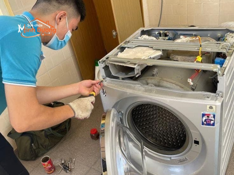 Kiểm tra bo mạch máy giặt Inverter tại 423 Minh Khai