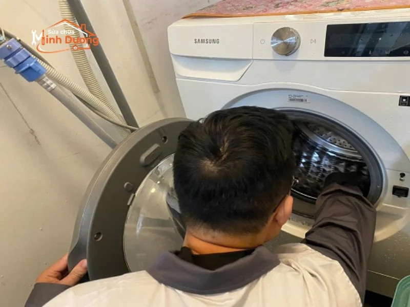 Kỹ thuật sửa máy giặt Miele nhập khẩu Đức tại biệt thự Louis City