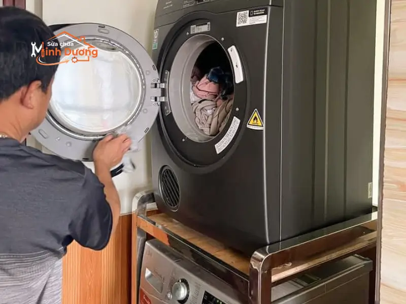 Kỹ thuật viên sửa máy giặt tại vinhomes smart city Tây Mỗ cam kết sửa triệt để lỗi