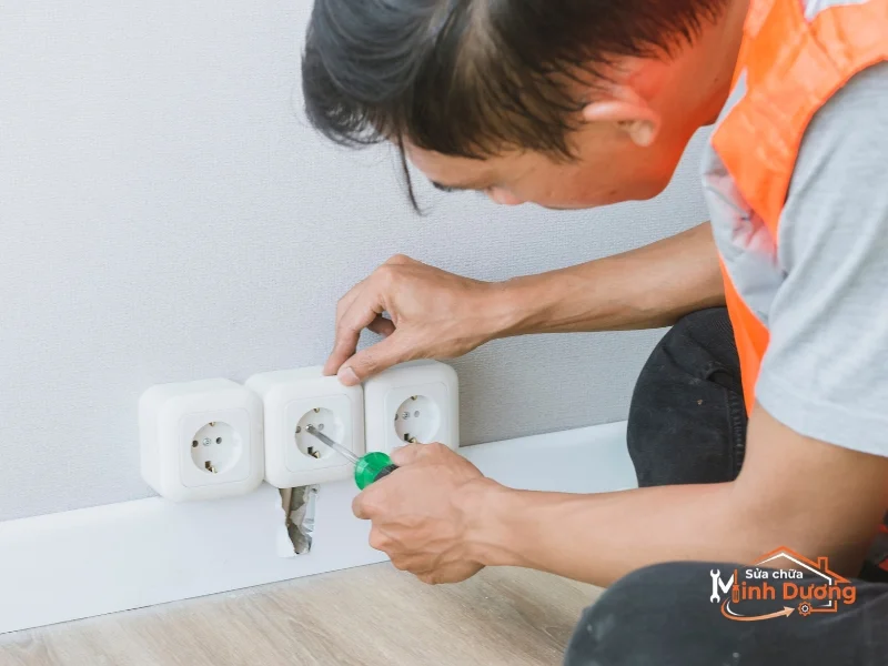 Thợ điện Minh Dương xử lý chập cháy tận nơi suốt đêm