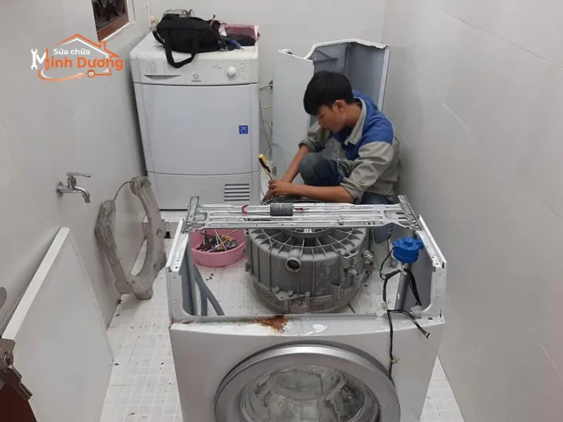 Các ngàm khóa được lắp chuẩn để hạn chế đảo lồng khi vắt