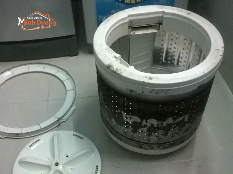 Máy giặt rung mạnh do lồng bị lệch tâm khi quay tốc độ cao