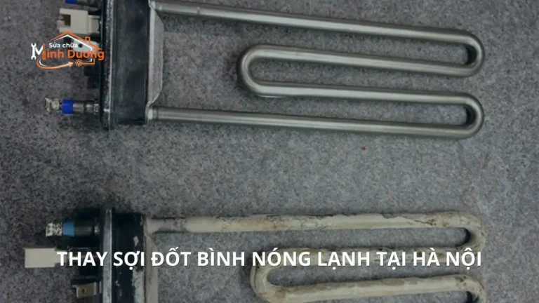 Kỹ thuật viên Minh Dương Fix đang thực hiện thay sợi đốt (thanh nhiệt) chính hãng cho bình nóng lạnh tại nhà khách hàng ở Hà Nội.