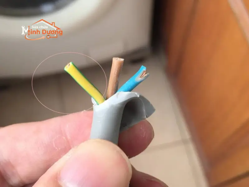 Hướng dẫn cách thợ kỹ thuật đấu dây tiếp địa chống giật cho vỏ máy giặt
