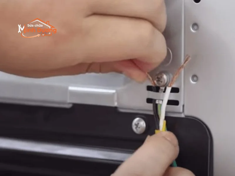 Hướng dẫn bắt ốc đấu dây tiếp địa cho máy giặt