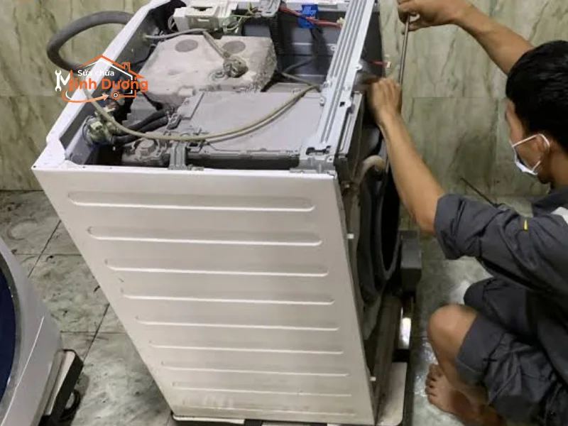 Máy giặt nội địa Nhật cắm nhầm điện 220V nổ bo mạch