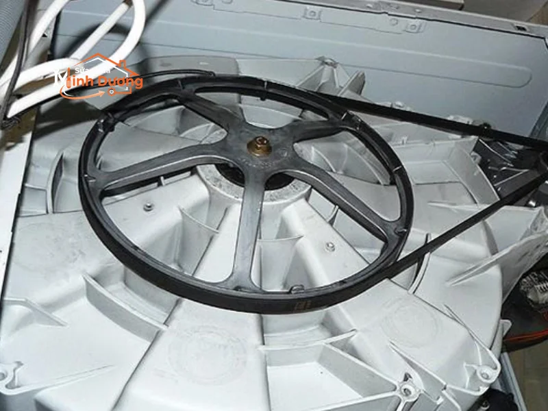 Dây curoa máy giặt bị dão, nứt nẻ