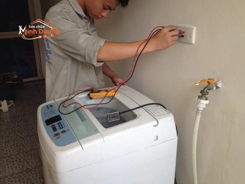 Màn hình máy giặt LG hiển thị mã lỗi dE