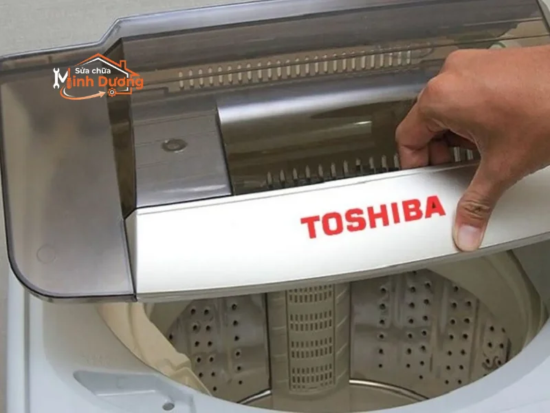 Màn hình máy giặt Toshiba chớp nháy báo lỗi E2 và E7-4
